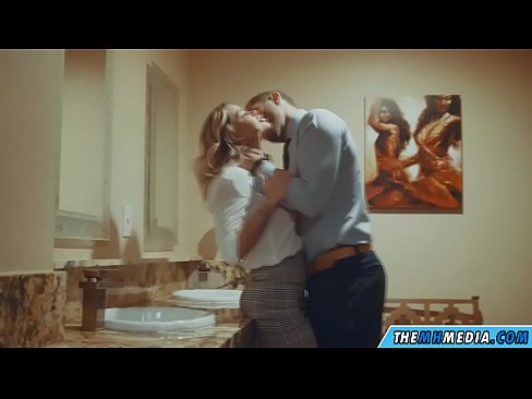 ❤️ Wann eng Busty Blond Iech an engem ëffentlechen Toilette verféiert ❤️ Porno vk op Porno lb.pornplaybb.ru ☑